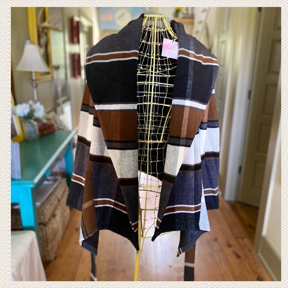 Stunning Plaid Coat from Chicwish